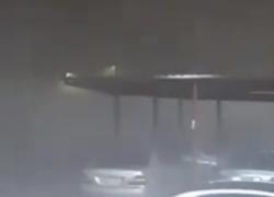 Tempesta e grandine negli Emirati Arabi: "Semina delle nuvole, scie chimiche da 14 aerei, peggior evento climatico ultimi 40 anni" - VIDEO