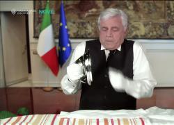 Fratelli di Crozza, Tajani diviso tra i suoi impegni politici: "Io sono come Arlecchino, servitor dei due padroni, la Marina e la Meloni"