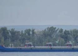 Ucraina, raid di Kiev con droni su nave petroliera russa nel porto di Rostov, colpita anche Bataysk: 3 morti e oltre 10 feriti - VIDEO