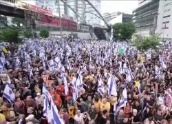 Israele, sciopero generale per morte 6 ostaggi, 500 mila a Tel Aviv contro Netanyahu; raid Idf su scuola a Gaza, 11 morti - VIDEO