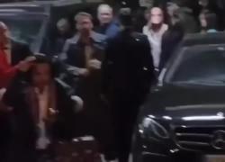 Grande Fratello 2024, Josh Rossetti contro Varrese, calci e pugni alla sua auto dopo il programma - VIDEO