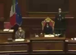 Vaccini, Malan (Fratelli d'Italia): "Studi dimostrano che dopo un certo periodo hanno efficacia negativa". IL VIDEO