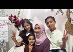 Gaza, prigioniera palestinese Islam Halabi rilasciata dopo 8 mesi di carcere in Israele per "attività di resistenza", accolta dai 3 figli - VIDEO
