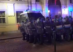 Corteo per Ramy a Milano, i cori contro i carabinieri: "Assassini", a Torino assalto al commissariato e alla caserma - VIDEO