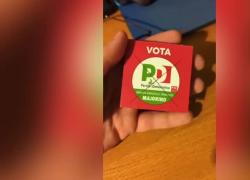 Pd, in Lombardia campagna elettorale coi preservativi. L’ironia del web: “Malattia sessualmente trasmissibile” - VIDEO