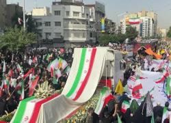 Iran, funerali di Stato per 60 "martiri" uccisi da Israele nella guerra dei 12 giorni, corteo di bare e folla di 10mila persone - VIDEO