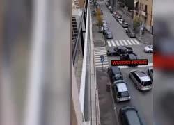 Roma, Antonio Angelucci litiga con un automobilista per una precedenza a un incrocio, gli attacchi al deputato: "Ti stiro, devi morire" - VIDEO