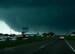 Usa, tornado in Oklahoma: paura e gravissimi danni in città - VIDEO