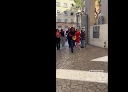 Antonello Venditti canta "Notte prima degli esami" al suo liceo Giulio Cesare: VIDEO