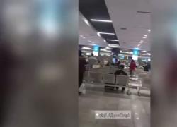 Iran, donna senza velo rimproverata dal religioso mullah, nel VIDEO virale gli strappa il turbante "intoccabile", ne fa una sciarpa e va via indisturbata