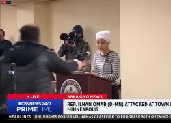 Minneapolis, deputata dem ilhan Omar spruzzata con un liquido ad un comizio, Trump: &ldquo;Impostora, avr&agrave; organizzato lei l&rsquo;aggressione&rdquo; - VIDEO