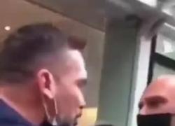 Hermes Ferrari, lo sciamano italiano senza mascherina rompe il naso a un passante con una testata. IL VIDEO 