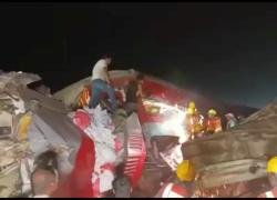 Scontro tra treni in India, 288 morti e 900 feriti. 10 carrozze investite dal convoglio che arriva dalla direzione opposta, corpi ammassati tra le lamiere - VIDEO