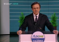 Fratelli di Crozza, Calenda: "Prima di entrare in politica il mio stipendio era di 3 miliono di euro!"