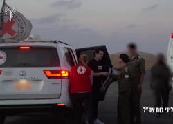 Hamas rilascia ostaggio Edan Alexander dopo accordo con Trump, il soldato israelo-americano dell'Idf era stato rapito il 7 ottobre 2023: "Negoziati seri per liberare gli altri" - VIDEO