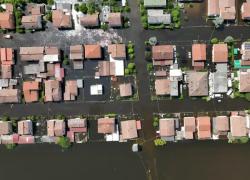Alluvione in Emilia Romagna, a Conselice acqua alle ginocchia e topi morti: la sindaca ordina l’evacuazione