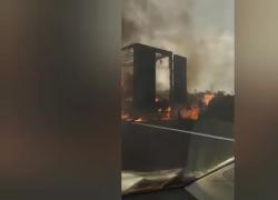 Tir in fiamme sulla A4, il VIDEO dell'incendio tra gli svincoli di Cessalto e San Donà di Piave con fumo nero visibile a km