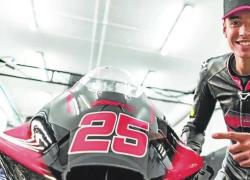 Il pilota Borja Gomez morto in incidente in pista a Magny Cours a 20 anni: investito da altra moto durante prove per GP - VIDEO