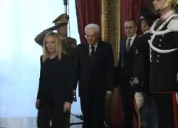 Il giuramento della Presidente del Consiglio Giorgia Meloni e la stretta di mano con Mattarella: VIDEO