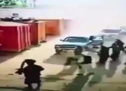 Afghanistan, Talebani chiudono civili nei container: VIDEO