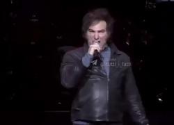 Argentina, presidente Milei canta canzoni rock alla Movistar Arena di Buenos Aires durante comizio per presentare suo nuovo libro - VIDEO