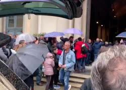 Bruno Arena, ai funerali l’ultimo saluto di Max Cavallari: “Ora è coi più grandi”. VIDEO