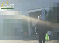 Vicenza, scoperto 70enne finto cieco per oltre 50 anni dopo osservazione di 2 mesi: dal 1972 oltre €1mln di sussidi per l’invalidità - VIDEO