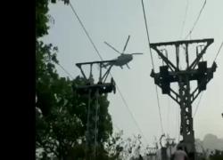 India, scontro in funivia, morti e 40 persone bloccate nelle cabine: il VIDEO
