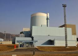 Ucraina, Energoatom: "Scollegato l'ultimo reattore della centrale di Zaporizhzhia". Aiea lascia, ma due esperti restano