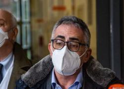 Estate covid 2021 , Pregliasco: "Niente baci solo strette di mano"
