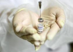 Covid, l'OMS approva il vaccino cinese SinoVac. Nel Regno Unito per la prima volta zero morti