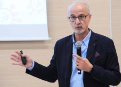 Obbligo di mascherina all'aperto, per Lopalco è "eccessivo e vessatorio"