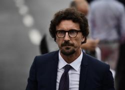 Toninelli M5s: "Inaccettabile governare con Berlusconi"