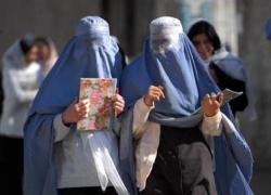 Afghanistan, i talebani pubblicano la nuova linea guida religiosa: "Basta donne in soap opera" 