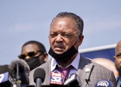 Addio a Jesse Jackson, morto a 84 anni per paralisi sopranucleare progressiva il reverendo icona dei diritti civili in Usa