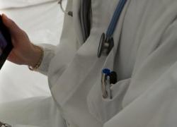 Covid, morti altri tre medici vaccinati con terza dose a Livorno, Ferrara e Salerno