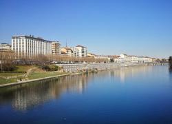 Torino, Sara Cherici condannata a 16 anni per concorso morale in tentato omicidio, ai Murazzi restò a guardare gli amici lanciare una bici su un giovane