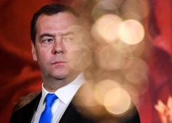 Medvedev: "Le sanzioni occidentali fanno ridere", ma quanto soffrirà Mosca e quanto l'Europa?