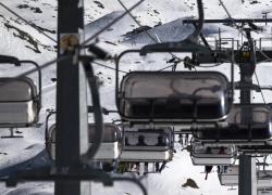 Alto Adige, sciatrice 83enne cade da seggiovia e muore. Grave un'altra donna 55enne: "Precipitate insieme da 7 metri"