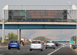 Autostrade, negli Emirati Arabi Uniti limite di velocità elevato a 160 km/h su alcune tratte, in Italia fermo a 130 km/h