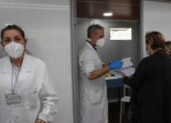 Lecco, infermiere si toglie la mascherina per bere acqua, primario chiama il 112, carabinieri: "Nessun reato"