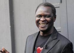 Addio a Idris Sanneh, morto a 72 anni il giornalista grande tifoso della Juventus: il successo a “Quelli che il calcio”