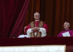 Papa Leone XIV, la prima messa del nuovo Pontefice nella Cappella Sistina, presentazione ai cardinali che lo hanno eletto in Conclave 