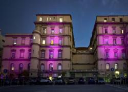 Tumori, nel mese della prevenzione femminile l'Università Vanvitelli si tinge di rosa