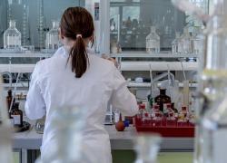Covid, Congresso Usa: "Virus prodotto artificialmente da un laboratorio a Wuhan in Cina, ha un genoma non presente in natura"