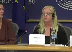 Vaccino Covid, Janine Small (Pfizer) alla Commissione Ue ammette: "Mai fatto test su trasmissibilità, dovevamo andare veloci" - VIDEO
