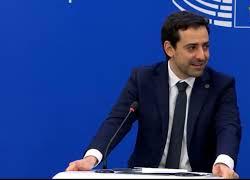 Francia, il numero uno del partito di Macron, Séjourné, attacca la Meloni sul tema migranti: "Ingiusta ed inefficace"