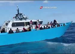 La Guardia Costiera soccorre 91 migranti su un barcone alla deriva a largo di Lampedusa