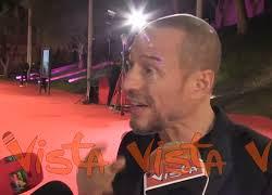 Stefano Accorsi: "Non lasciamo sole le persone manipolate o vittime di violenza"