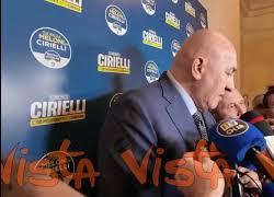 Cori fascisti a Parma, Crosetto: "Persone che vanno prese a calci e mandate via"